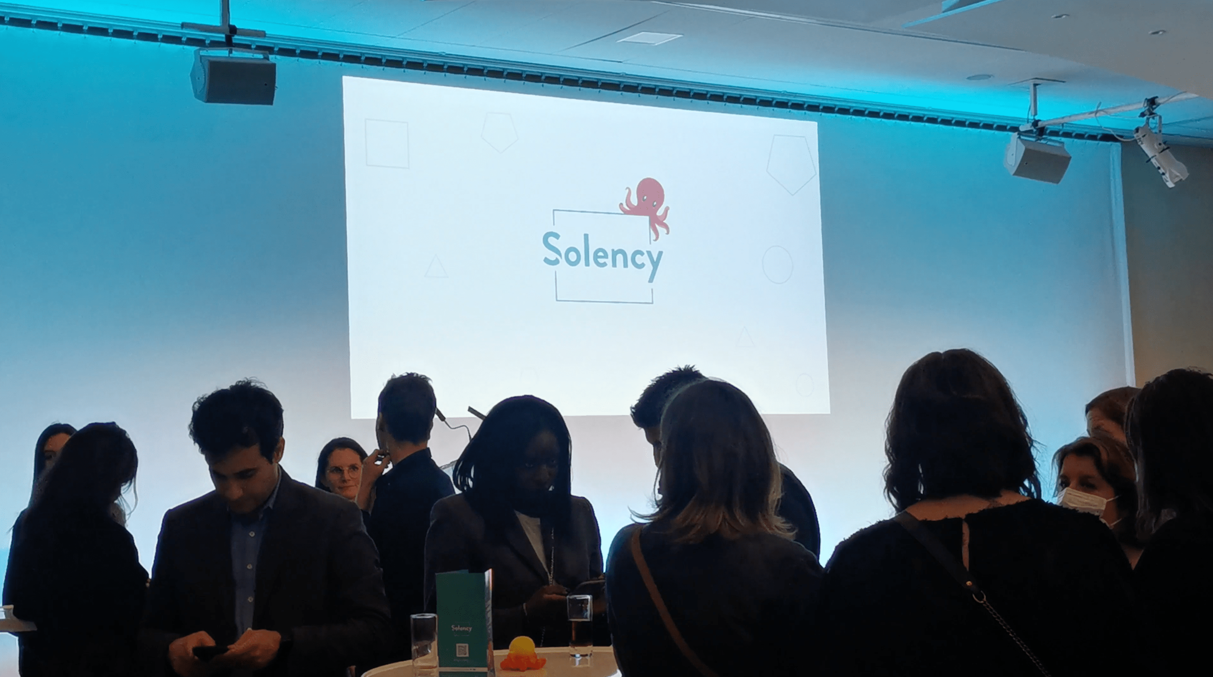Échanges pendant la conférence-cocktail Solency