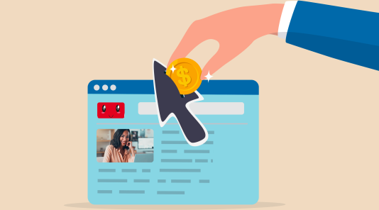 personne qui tient une pièce en dollar, avec en fond l\'écran d\'un site internet