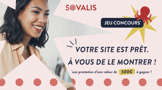 femme qui sourit avec un texte sur la participation au jeu concours